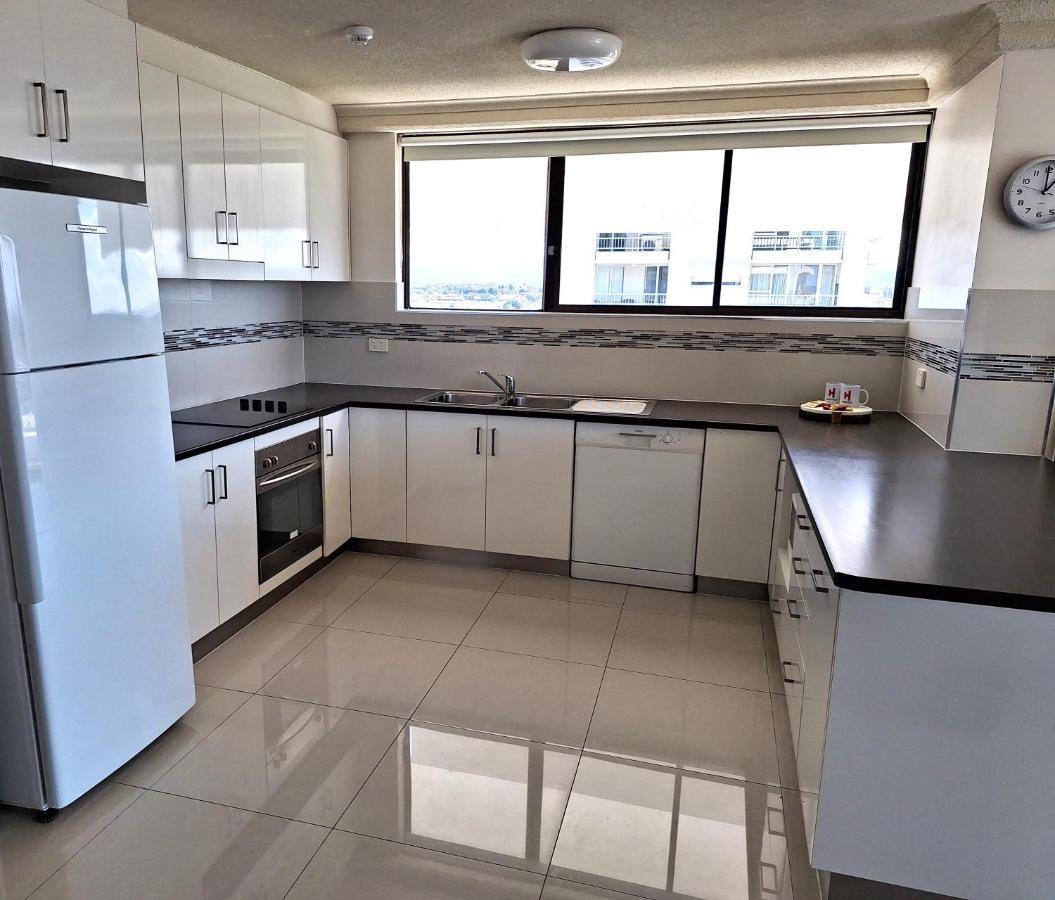 Apartment Supa Sized 3 Bedroom 2 Bath Gold Coast
