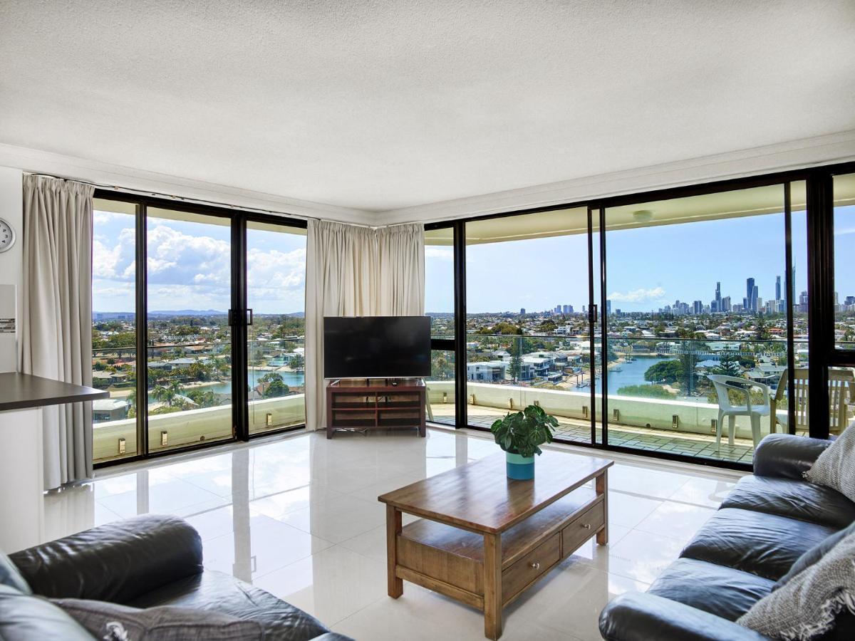 Supa Sized 3 Bedroom 2 Bath Gold Coast